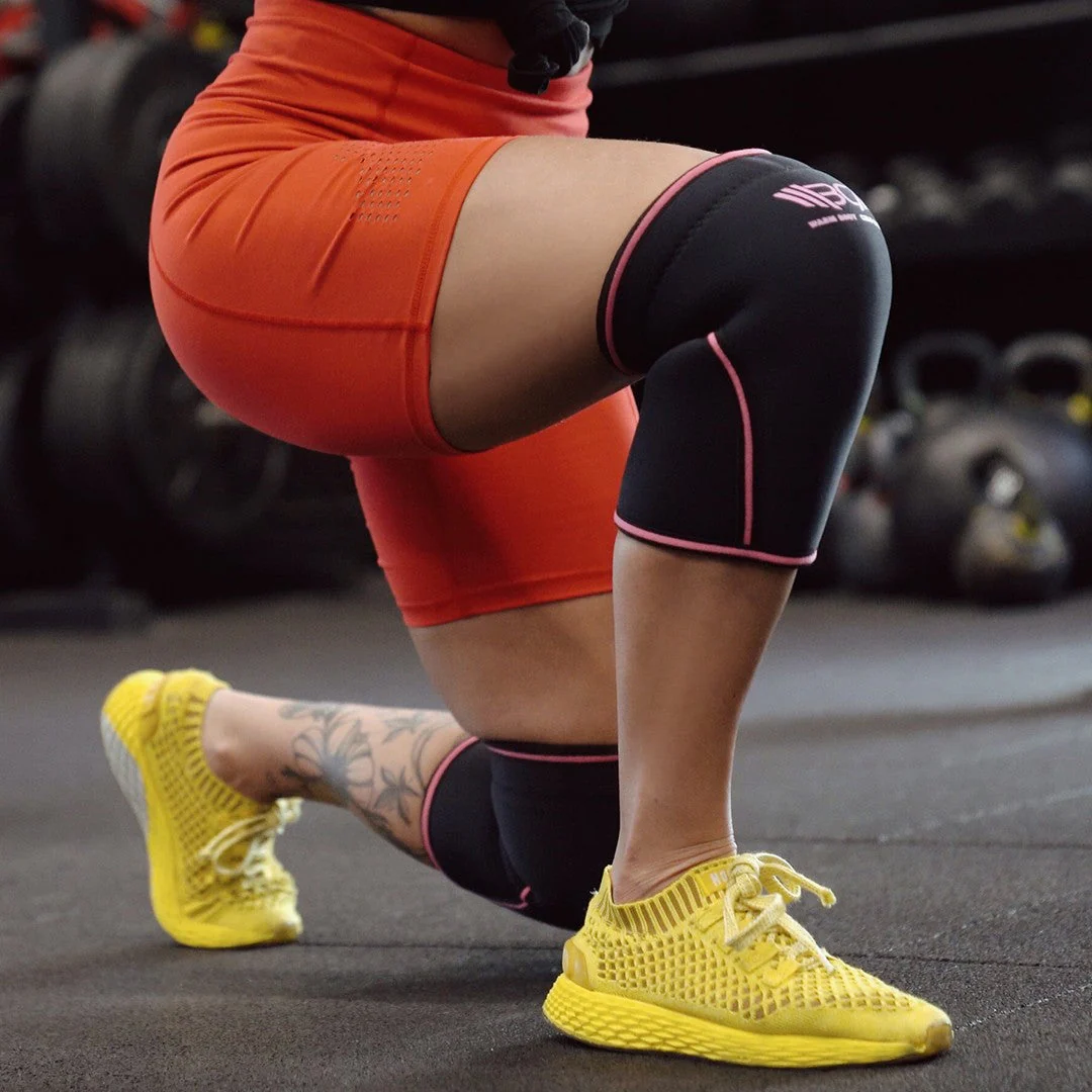 7mm Weightlifting Knee Sleeves Black & White - Image 3